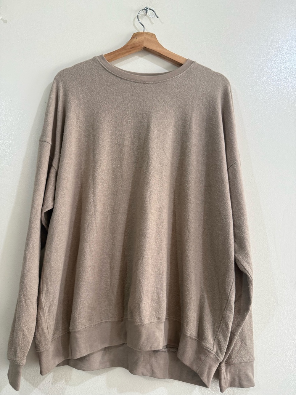 ALO Yoga Men's Crewneck Sweater in Taupe